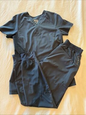 Barco One Women's Dark Grey Jogger Scrub Set